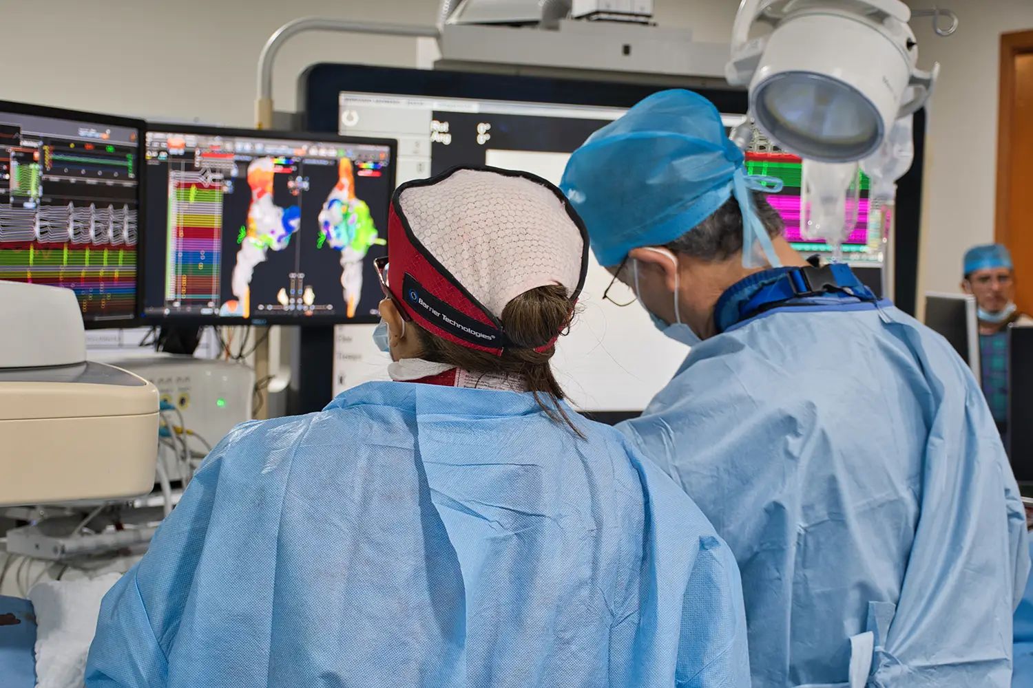 Electrofisiólogo en Cancún realizando diagnóstico de arritmia